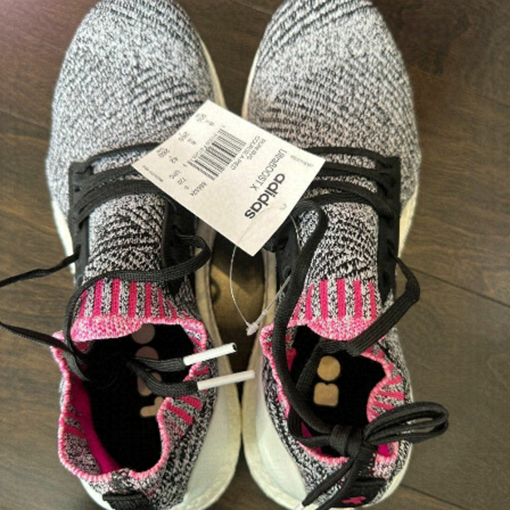 𝅺NWT Adidas UltraBoost X - Size 9.5 Grey/White/Black with Pink Accents